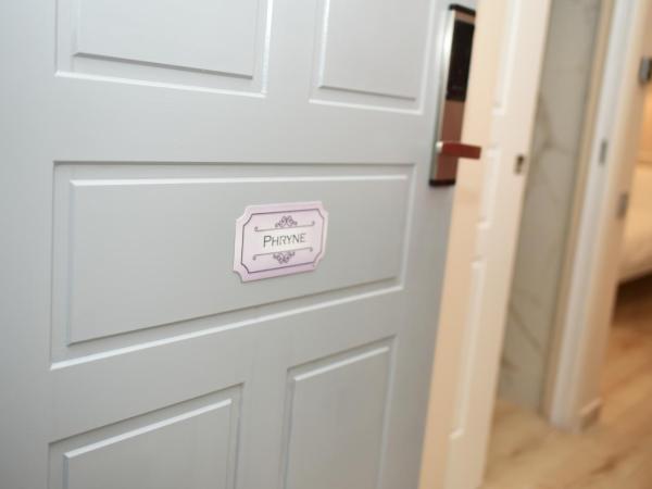 Neapolis 1897 Boutique Luxury Rooms : photo 10 de la chambre chambre lits jumeaux en rez-de-chaussée - personnes à mobilité réduite