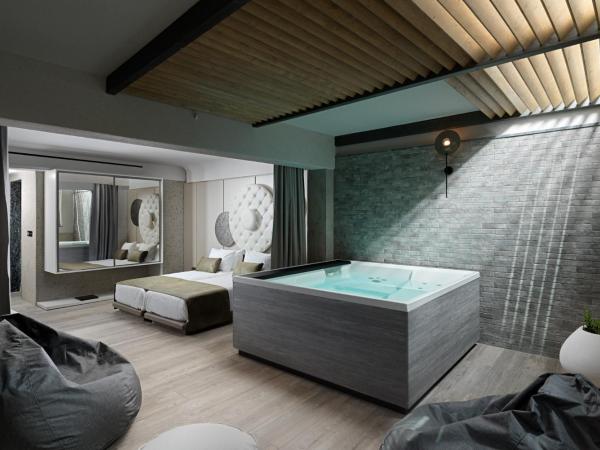 Nautilux Rethymno by Mage Hotels : photo 3 de la chambre chambre en demi-sous-sol avec terrasse et bain à remous