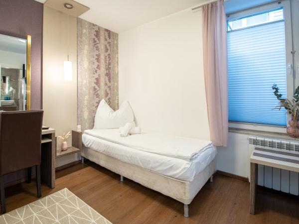 AMADEA - Cityhotel Salzburg : photo 8 de la chambre chambre lits jumeaux
