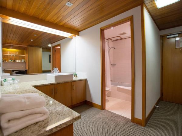 Commodore Airport Hotel Christchurch : photo 9 de la chambre chambre lit king-size premium - vue sur jardin