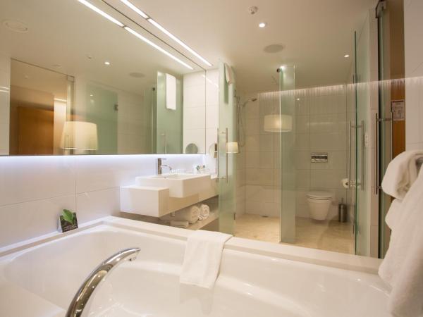 Commodore Airport Hotel Christchurch : photo 8 de la chambre chambre lit king-size - Étage affaires