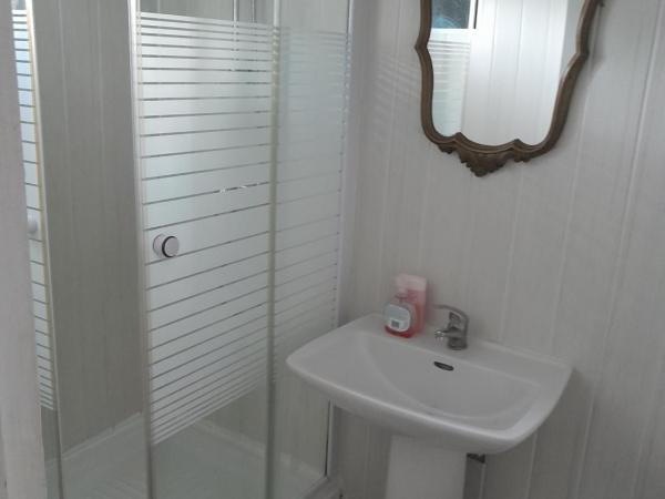 auberge des garrigues : photo 3 de la chambre chambre double