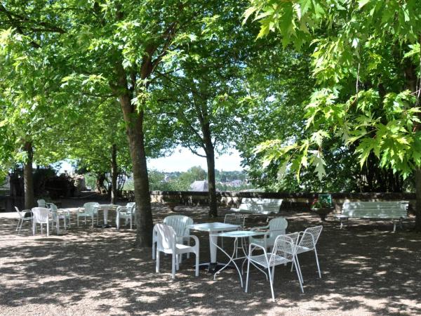 Espace Bernadette Soubirous Nevers : photo 4 de la chambre chambre triple avec salle de bains commune