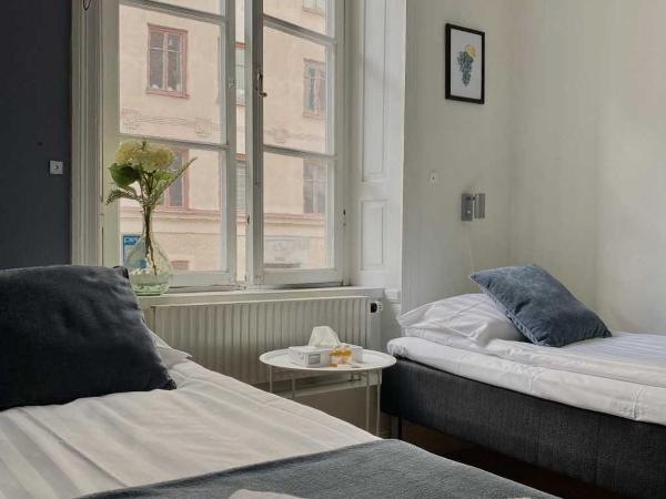 Lilla Brunn : photo 2 de la chambre chambre quadruple avec salle de bains commune