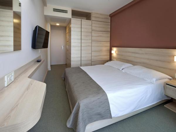 Hotel Materada Plava Laguna : photo 3 de la chambre chambre classique avec balcon