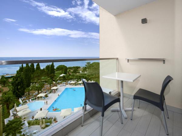 Hotel Materada Plava Laguna : photo 3 de la chambre suite avec balcon - vue sur mer