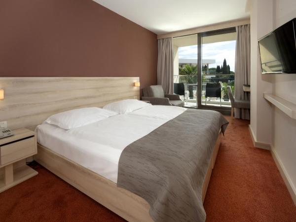 Hotel Materada Plava Laguna : photo 1 de la chambre classic room with balcony park side - extra bed