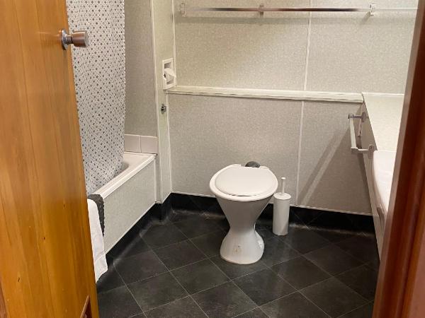 The Redwood Hotel : photo 2 de la chambre chambre familiale