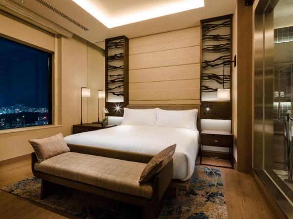 Hilton Hiroshima : photo 6 de la chambre suite premium lit king-size