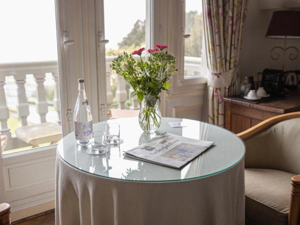Le Manoir des Impressionnistes - Bord de Mer : photo 6 de la chambre chambre double deluxe - vue sur mer