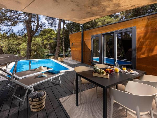 Porton Nature Hideouts : photo 1 de la chambre maison de vacances pour couples avec piscine
