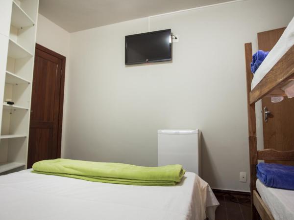 Pousada 45 Hostel : photo 2 de la chambre chambre double confort avec salle de bains