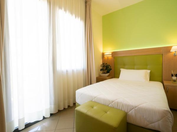 Hotel Ostuni : photo 1 de la chambre chambre double (1 adulte et 1 enfant)