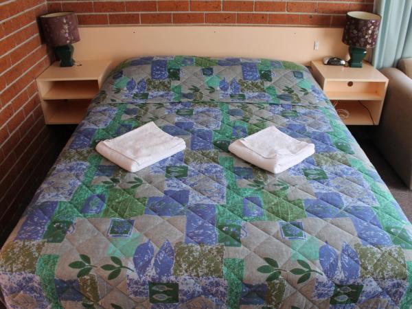 Greenslopes Motor Inn : photo 2 de la chambre chambre lit queen-size