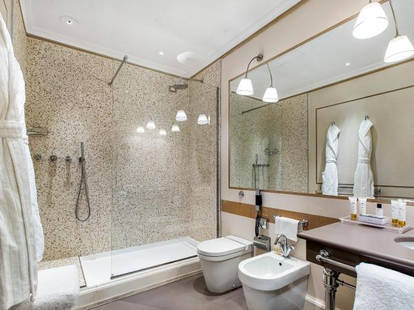 Palazzo Firenze by Baglioni Hotels & Resorts : photo 3 de la chambre suite junior avec balcon