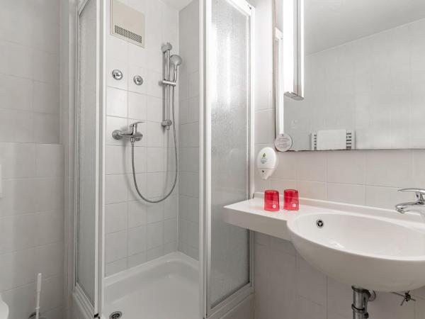 AZIMUT Hotel Nuremberg : photo 7 de la chambre chambre lits jumeaux standard