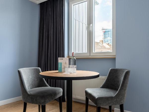 numa I Artol Rooms & Apartments : photo 3 de la chambre large studio with kitchenette and balcony