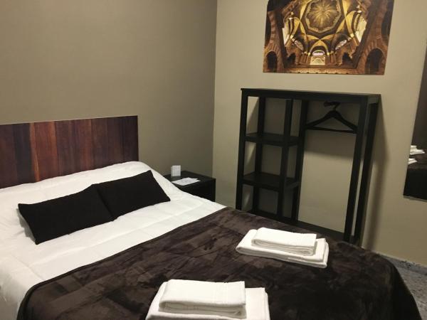 Patio de la Plateria : photo 8 de la chambre chambre double ou lits jumeaux avec salle de bains commune