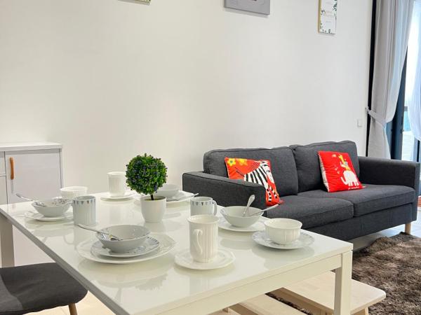 ARCORIS, MONT KIARA by MK HOME : photo 5 de la chambre appartement - vue sur piscine 