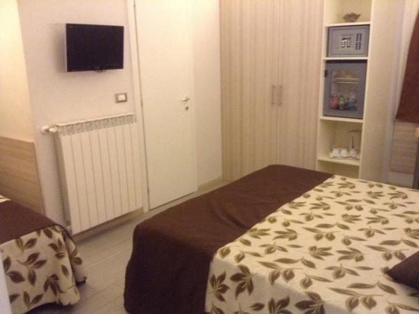 Hotel Holiday- Alla Finestrella : photo 1 de la chambre chambre triple