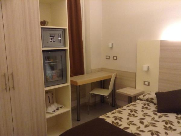 Hotel Holiday- Alla Finestrella : photo 6 de la chambre chambre double