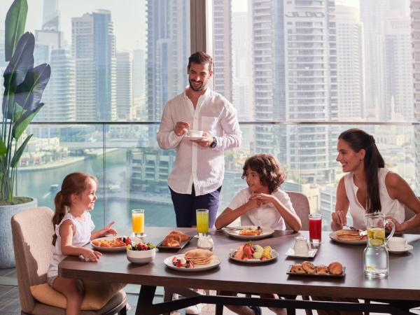 Jumeirah Living Marina Gate Dubai : photo 2 de la chambre suite premium 3 chambres - vue sur port de plaisance