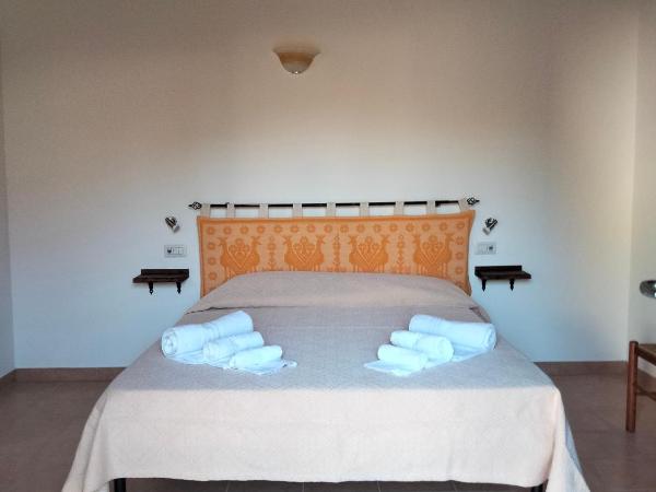 Agriturismo i doni del mandorlo : photo 4 de la chambre chambre double avec salle de bains privative