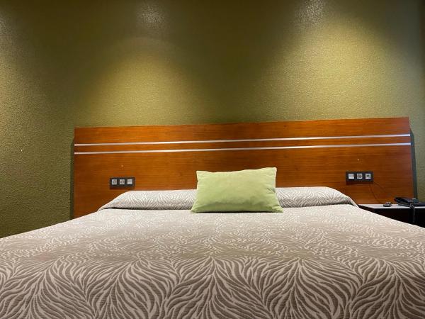 Motel Los Abedules : photo 8 de la chambre chambre lit queen-size 