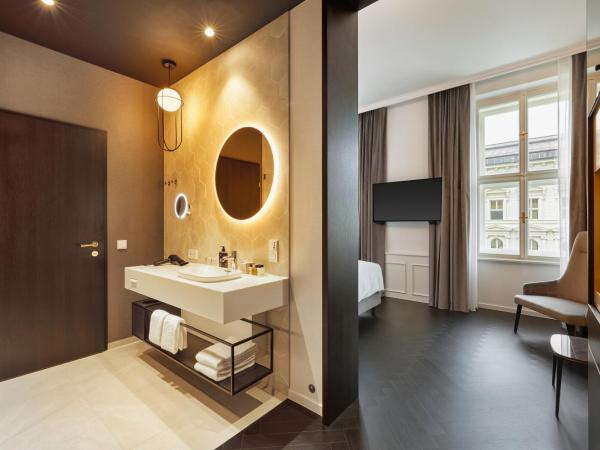 HYPERION Hotel Salzburg : photo 8 de la chambre chambre double de luxe avec accès au salon exécutif