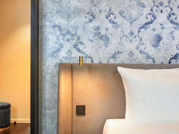 HYPERION Hotel Salzburg : photo 6 de la chambre chambre double de luxe avec accès au salon exécutif