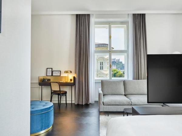 HYPERION Hotel Salzburg : photo 5 de la chambre suite avec accès au salon exécutif
