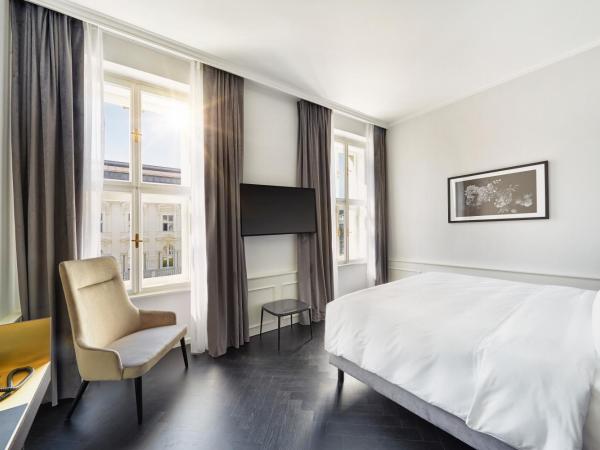 HYPERION Hotel Salzburg : photo 5 de la chambre chambre double de luxe avec accès au salon exécutif