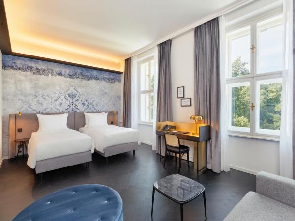 HYPERION Hotel Salzburg : photo 3 de la chambre suite junior avec accès au salon exécutif