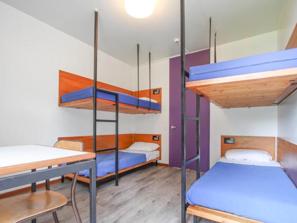 AUBERGE DE JEUNESSE DU MOULIN BLANC : photo 3 de la chambre lit simple dans dortoir pour hommes