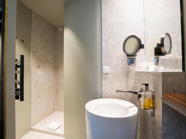 Best Western Plus Clos Syrah : photo 6 de la chambre chambre lit king-size privilège avec terrasse privative - non-fumeurs