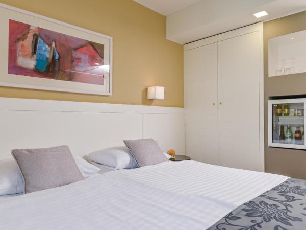 Hotel Laurus - Liburnia : photo 1 de la chambre chambre lits jumeaux - vue sur piscine