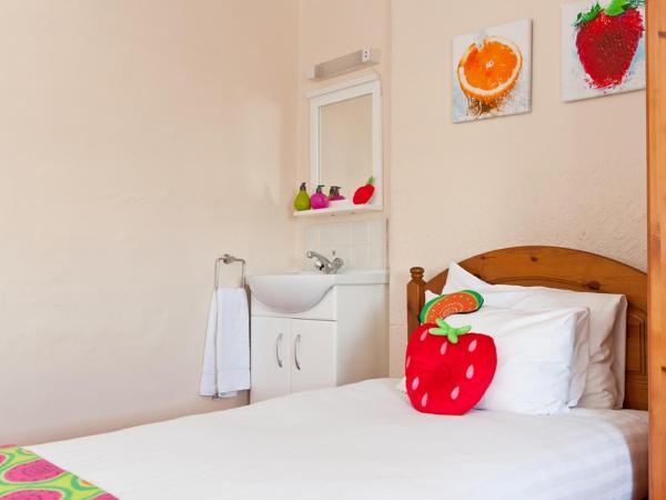 Strawberry Fields : photo 3 de la chambre chambre triple avec salle de bains commune