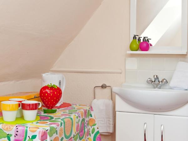Strawberry Fields : photo 4 de la chambre chambre triple avec salle de bains commune