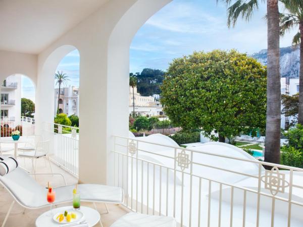 Pazziella Garden & Suites : photo 1 de la chambre suite avec terrasse et vue sur jardin
