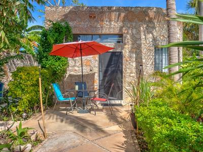 Casa 411 : photo 9 de la chambre chambre lit queen-size - vue sur piscine