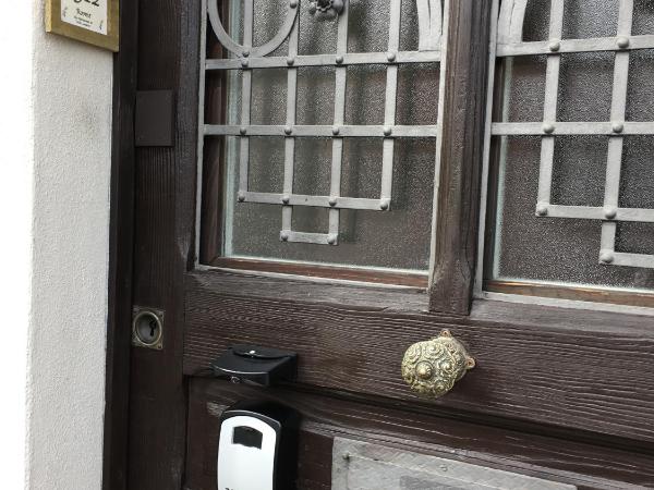1912 - Wooden Room - old town : photo 1 de la chambre chambre double avec salle de bains privative