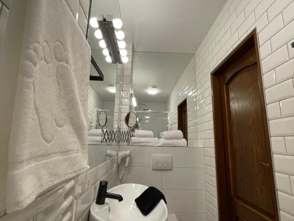 Willa Biblijne Ogrody Częstochowa : photo 4 de la chambre chambre double ou lits jumeaux avec salle de bains privative