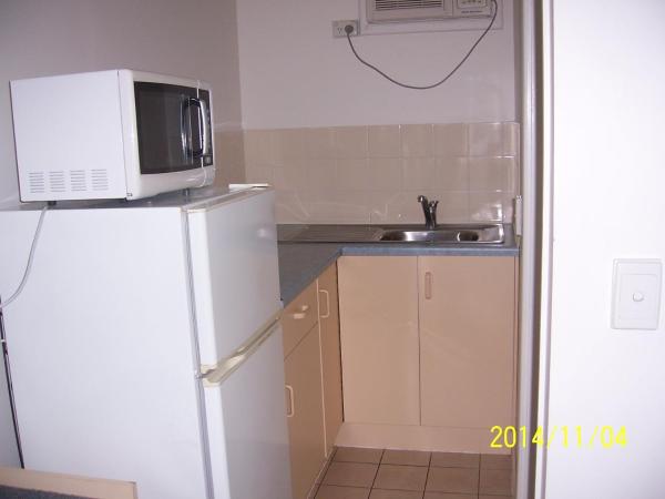 Aspley Motor Inn : photo 6 de la chambre chambre familiale avec kitchenette