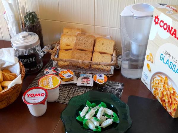 Vicino di Centro e Universita Stanza con balcone : photo 3 de la chambre chambre double ou lits jumeaux