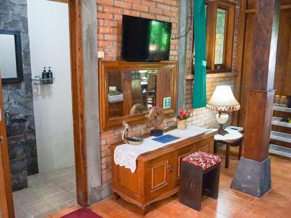 Ndalem Suryo Saptono Guest House : photo 5 de la chambre bungalow supérieur
