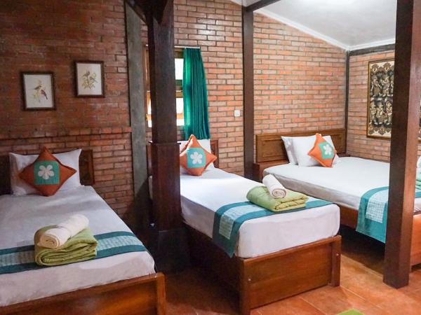Ndalem Suryo Saptono Guest House : photo 1 de la chambre bungalow supérieur