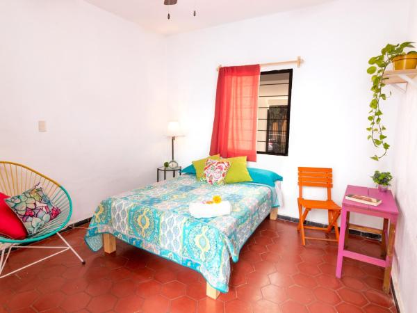 Hostal Casa Colores Adults Only : photo 1 de la chambre chambre double standard avec salle de bains commune
