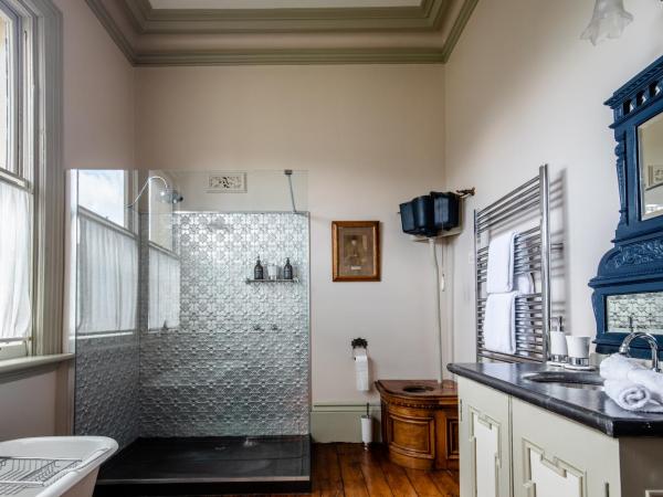 The Corinda Collection : photo 6 de la chambre chambre lit king-size alfred crisp - vue sur mer