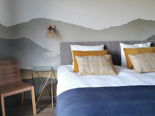 La Villa du Pré Du Cerf : photo 3 de la chambre chambre lit queen-size - vue sur jardin