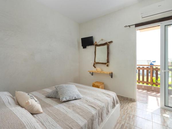 Christos studios and family apartments : photo 3 de la chambre appartement